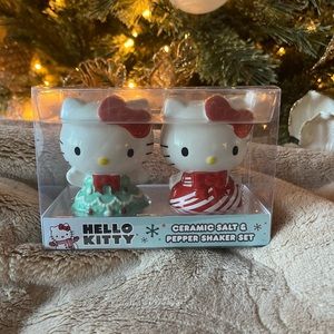Hello Kitty Holiday Salt and Pepper Shaker Set 🫶🏼